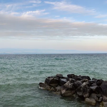 La Riviera Victoria Hotel