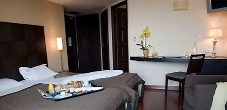 Hotel La Riviera Victoria