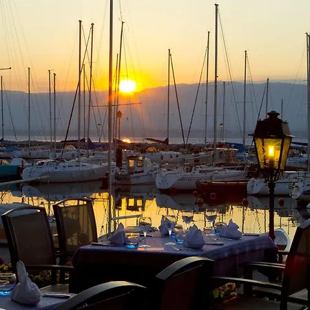 Hotel La Riviera Victoria