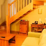 La Riviera Victoria فندق 4*