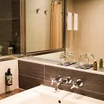 La Riviera Victoria فندق إيفوار