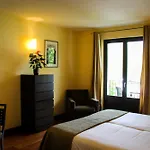 La Riviera Victoria فندق 4*