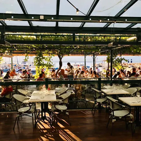 Hotel Le Jules Verne