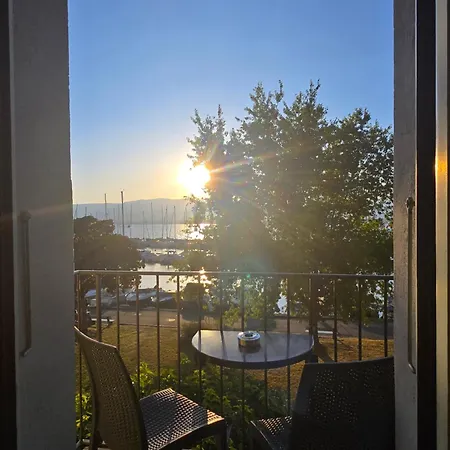 Le Jules Verne Hotel