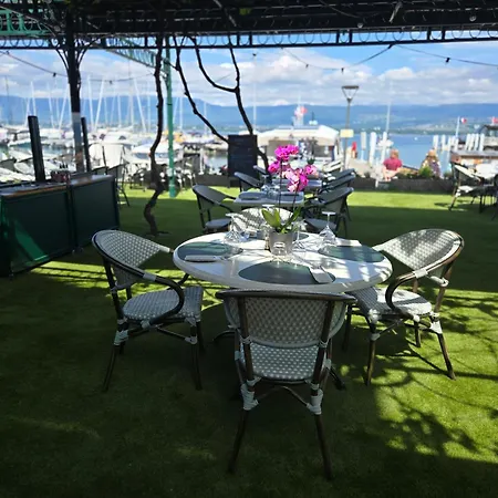 Le Jules Verne Hotel 4*
