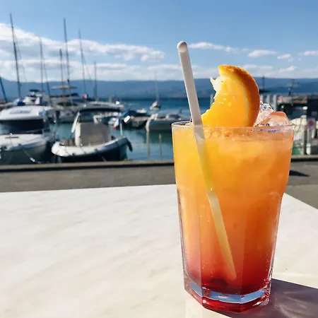 Le Jules Verne Hotel