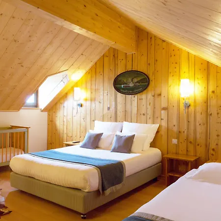 Le Jules Verne Hotel 4*