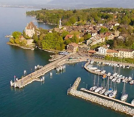 La Riviera Victoria فندق إيفوار