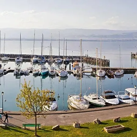 La Riviera Victoria