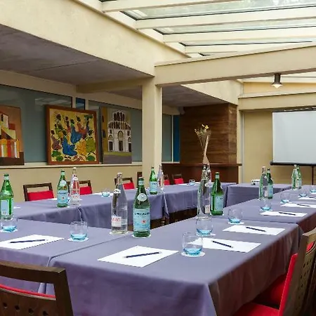 Le Jules Verne Hotel